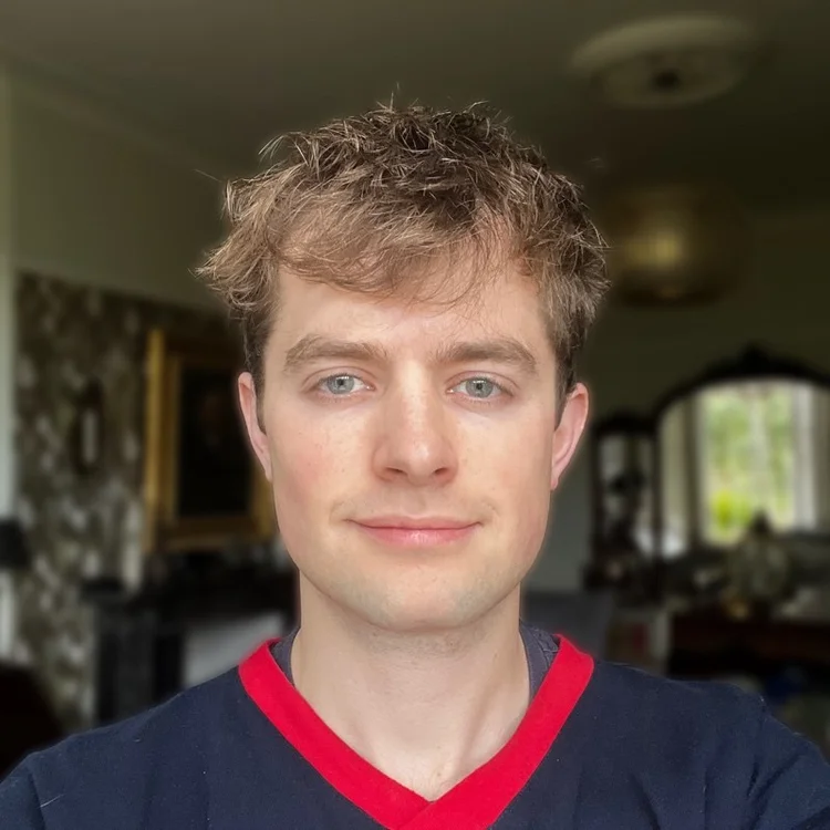 Alexander Cobb deu uma pausa na carreira após ouvir Sam Altman falar em Cambridge. (LinkedIn/Reprodução)
