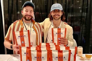 Imagem referente à matéria: Como dois amigos transformaram um 'petisco' em um negócio de US$ 250 milhões