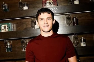 A marca de cerveja sem álcool de Tom Holland está quase faturando 8 dígitos — e aqui está o motivo