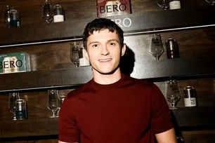Imagem referente à matéria: A marca de cerveja sem álcool de Tom Holland está quase faturando 8 dígitos — e aqui está o motivo