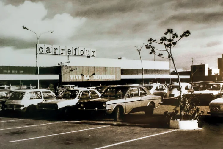 São Paulo, 1975: a inauguração do  primeiro Carrefour em solo brasileiro marcou o início de uma transformação no varejo nacional (Carrefour/Divulgação)