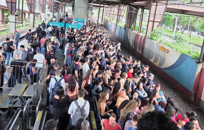 Linha 9-Esmeralda amanhece com falha e lentidão em São Paulo