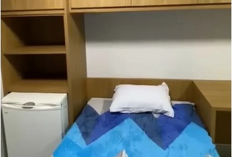 Sala de Estado: cela especial de Jair Bolsonaro conta com frigobar, ar condicionado e televisão. (Divulgação/Polícia Federal)