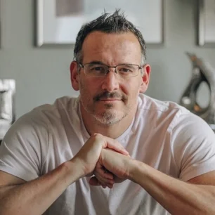 Imagem referente à matéria: Ele era músico de jazz — agora lidera uma startup que reduz demissões e movimenta milhões