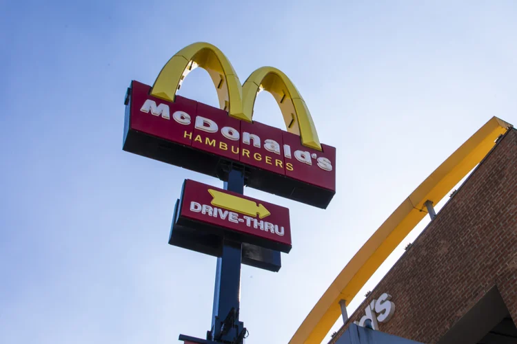 O McDonald’s foi uma das primeiras empresas do país a adotar políticas voltadas à inclusão de pessoas com deficiência, ainda antes da Lei de Cotas de 1991 (McDonald's Brasil /Divulgação)