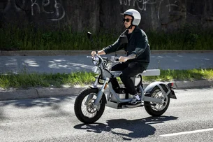 CNH, IPVA e placa: veja as novas regras de trânsito para motos elétricas em 2026