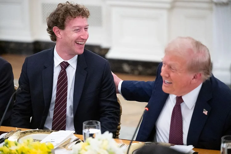 Mark Zuckerberg e Trump: CEO oficializa investimento prometido em jantar na Casa Branca (SAUL LOEB/Getty Images)