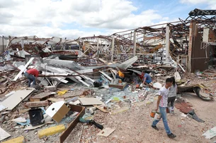 Ratinho Jr. autoriza repasse direto a famílias após tornado no Paraná
