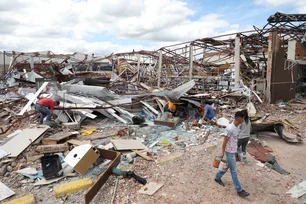 Imagem referente à matéria: Ratinho Jr. autoriza repasse direto a famílias após tornado no Paraná