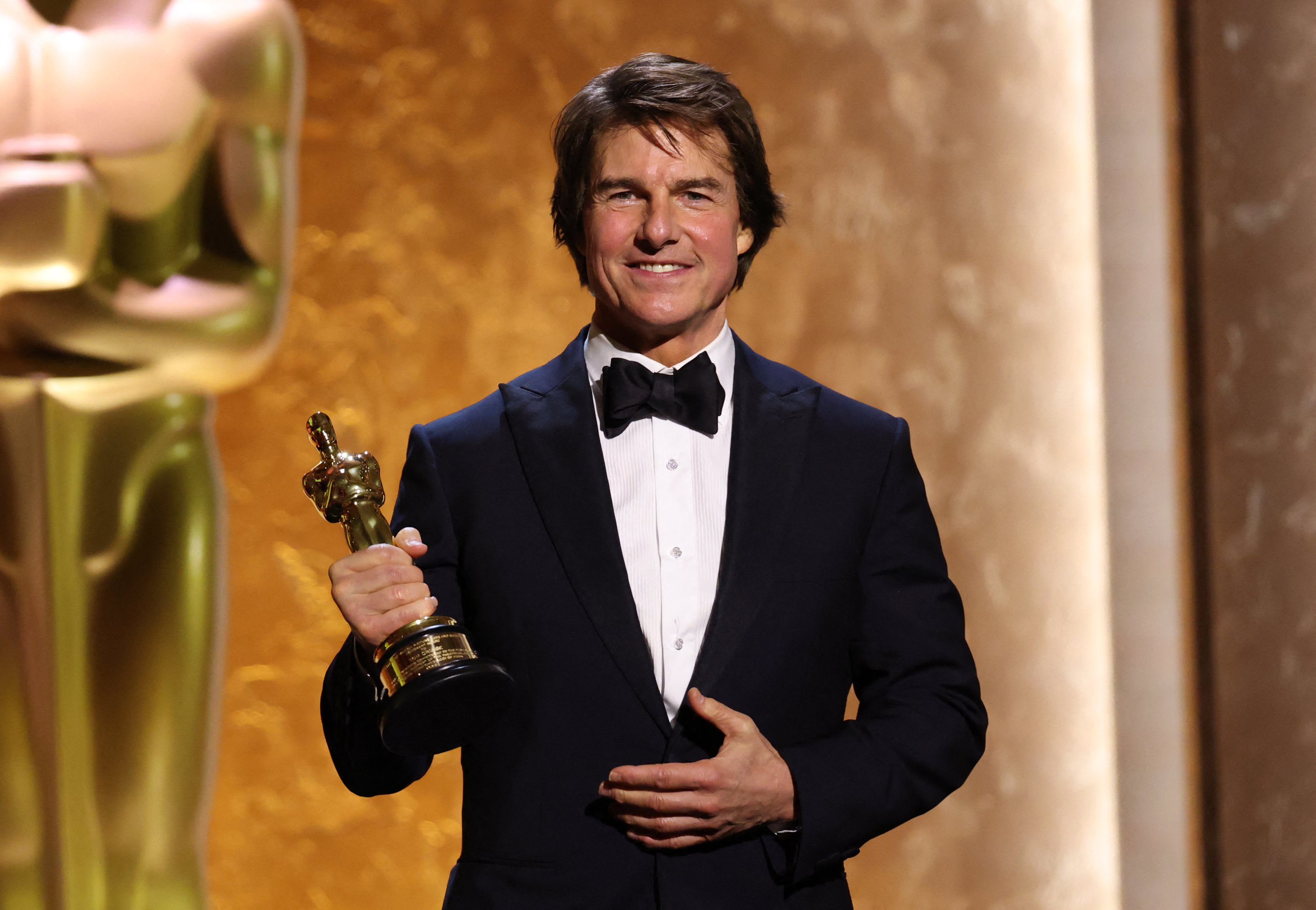 Tom Cruise recebe Oscar honorário após quatro indicações