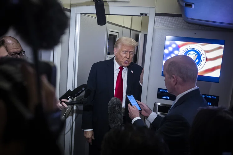 Trump: presidente dos EUA avalia diálogo com Maduro enquanto EUA ampliam presença militar. (Pete Marovich/Getty Images)