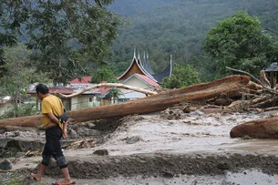 Inundações deixam quase 600 mortos na Ásia