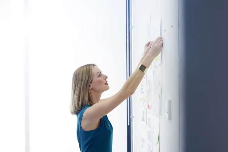 Cada vez mais empresas buscam profissionais capazes de conectar estratégia, dados e criatividade — e o Chief Growth Officer surge como a liderança que traduz crescimento em todas as frentes do negócio. (Getty Images)