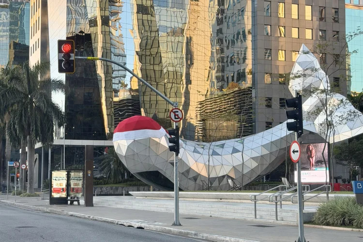 Baleia do edifício B32: referência na Faria em clima de Natal (Tamires Vitório) (Tamires Vitorio/Exame)