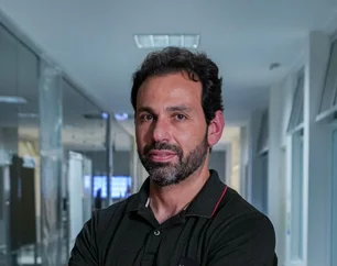 Imagem referente à matéria: ‘Hoje uso o ChatGPT com propriedade’: MBA em IA abre portas para executivo do setor ferroviário