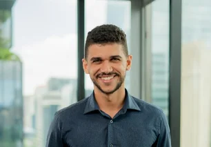 Imagem referente à matéria: 'Impacto real nasce da ação': o economista que lidera iniciativas e conquista reconhecimento global