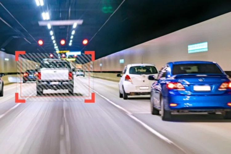 Dispositivo de telemetria: câmeras frontais e internas permitem analisar dados e identificar sinais do veículo e comportamentos do condutor (GEOTAB/Divulgação)