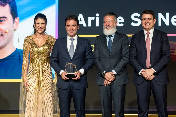 Ari de Sá Neto, ao lado de Raquel Teixeira, Antonio Soares e Luiz Sérgio Vieira (RODRIGO TREVISAN/Divulgação)