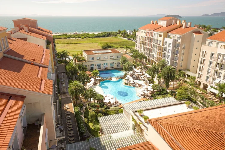 Bleisure no IL Campanário: hotel une estrutura para eventos e bem-estar a poucos passos do mar. (Il Campanario /Divulgação)