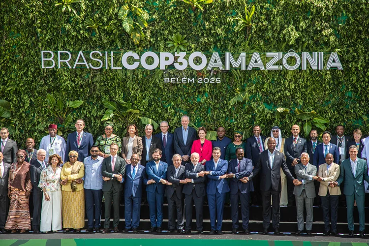 Foto de família com chefes de Estado na COP30 (Leandro Fonseca /Exame)