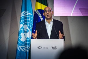 COP30 mobiliza US$ 1 tri para renováveis, mas lentidão é obstáculo, diz secretário da ONU