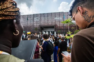 Imagem referente à matéria: Após incêndio e caos, COP30 reabre Zona Azul, onde ocorrem negociações