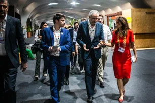 Análise: Horas paradas e crise por fósseis ameaçam desfecho da COP30