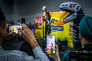 COP30: Rússia leva 'Fóssil do Dia' enquanto UE e Arábia Saudita conquistam o 'troféu colossal'