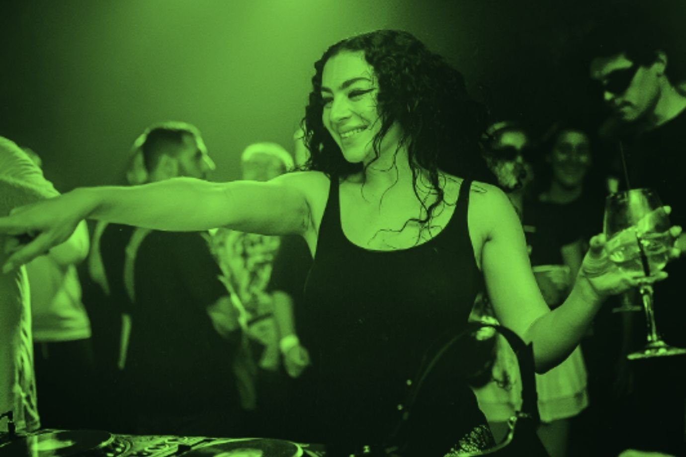 O império Zig: boate da vez começou com um Uno e conquistou Charli XCX