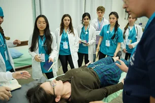 Imagem referente à matéria: No Colégio Poliedro, alunos do ensino médio vivem um “spoiler” da vida profissional