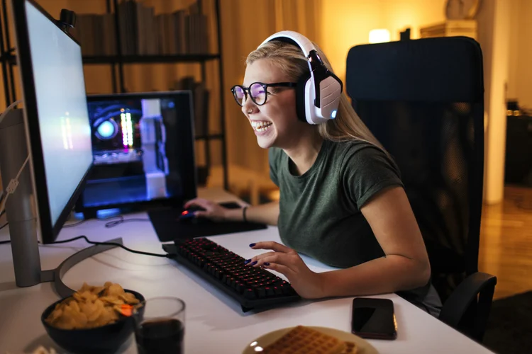 O público gamer é particularmente fã de snacks e energéticos  (mihailomilovanovic/Getty Images)