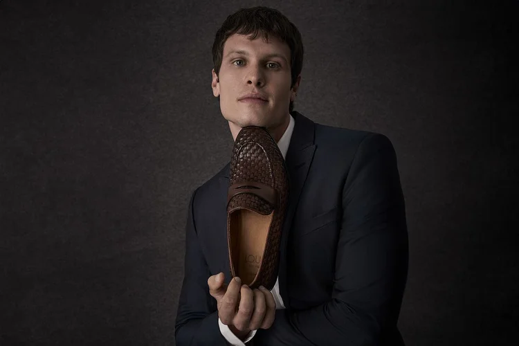 Campanha da LOUIE com mocassim: best seller (Bob Wolfenson / Louie/Divulgação)