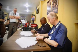 Após incêndio na COP30, Vanuatu e ONU assinam acordo em padaria de bairro de Belém