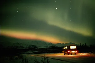 Tempestade solar canibal pode gerar auroras boreais e afetar GPS; entenda