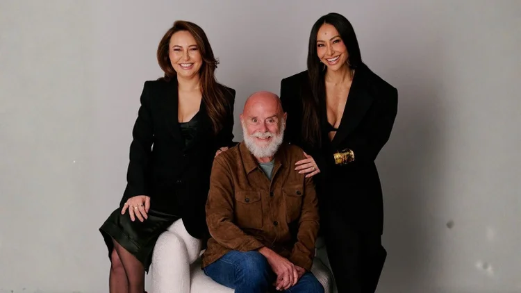 Karina Sato, Victor Oliva e Sabrina Sato, do Camarote Nº1: reforço de peso para o carnaval 2026 na Sapucaí (Leca Novo/Divulgação)