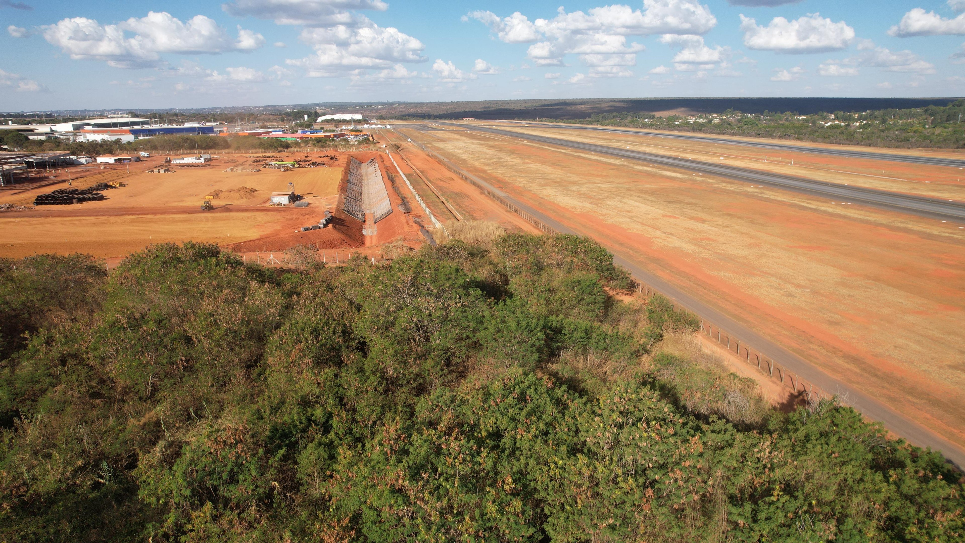 Aeroporto de Brasília faz concessão de terreno para construção de 'praia'