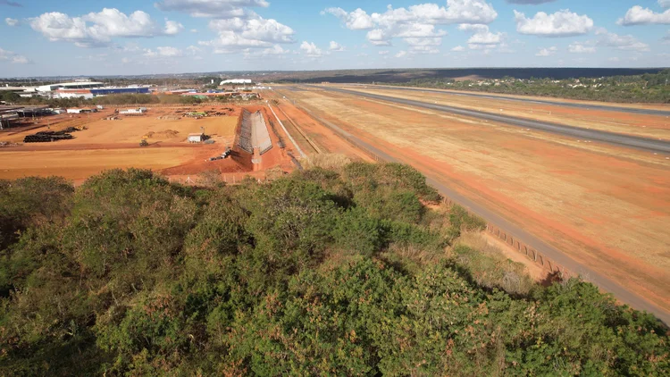 Aeroporto de Brasília: terreno ao lado vai ter clube com 'praia artificial'