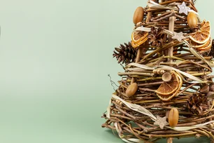 Imagem referente à matéria: 10 ideias diferentes de árvores de Natal para 2025