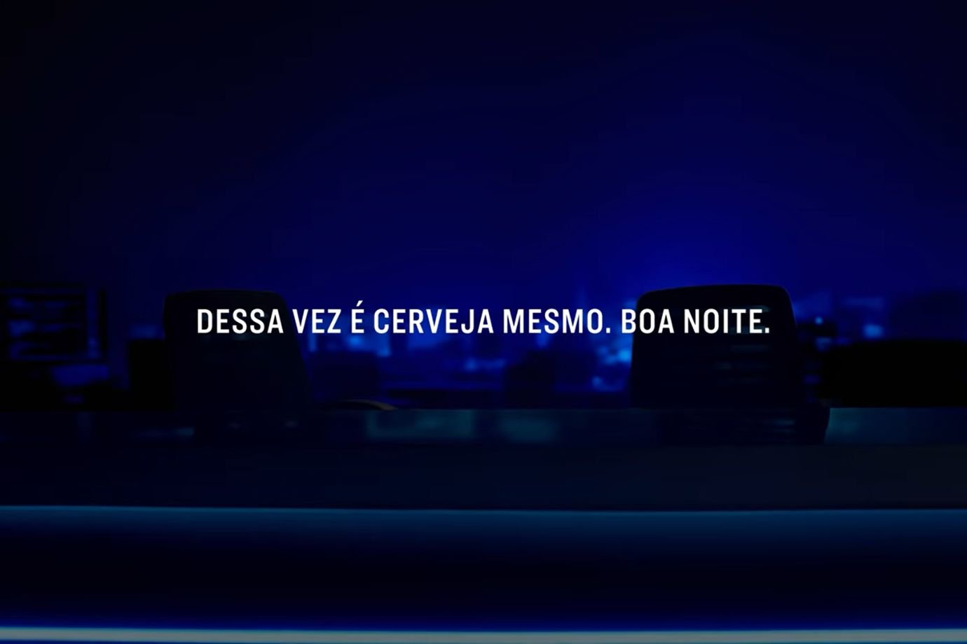 Após saída de Bonner, Amstel revive 'meme da latinha' em homenagem