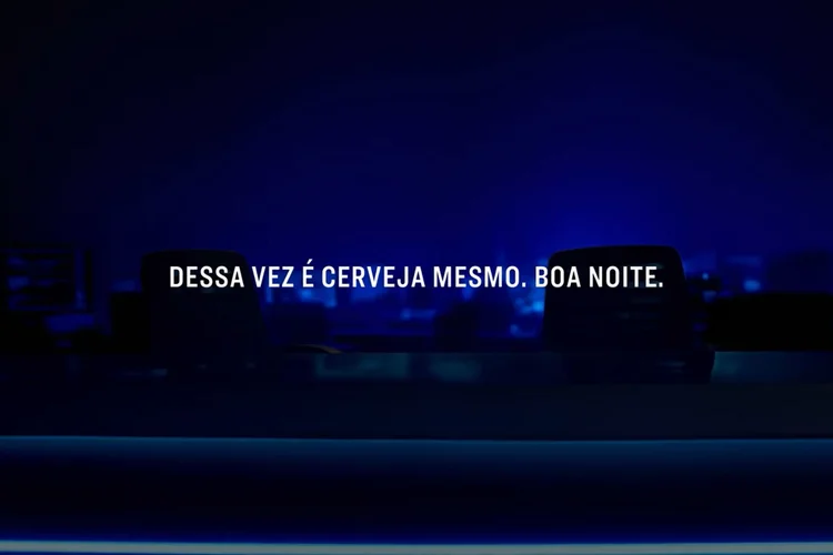 Campanha “Puro Sextou”, criada pela AlmapBBDO para Amstel, celebrou a despedida de William Bonner do Jornal Nacional com um convite para brindar sua trajetória