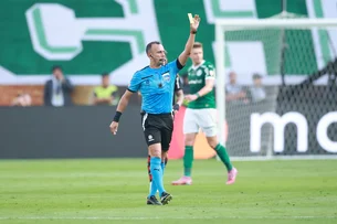 Final da Libertadores: Pulgar deveria ter sido expulso em lance com Fuchs?