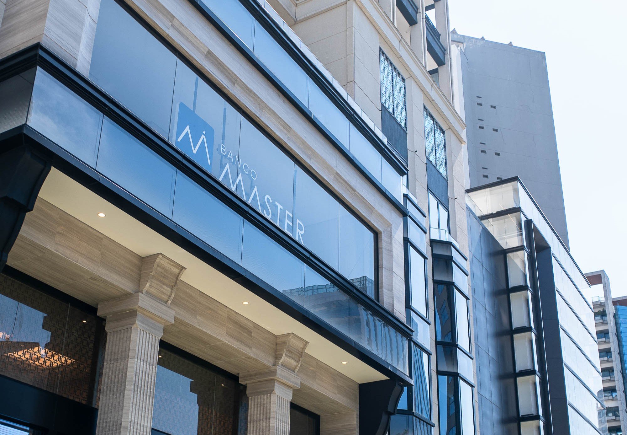 Daniel Vorcaro, dono do Banco Master, é preso pela PF