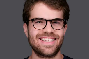 Imagem referente à matéria: Garanta sua vaga nesta masterclass gratuita com o 8º brasileiro mais rico abaixo dos 30 anos