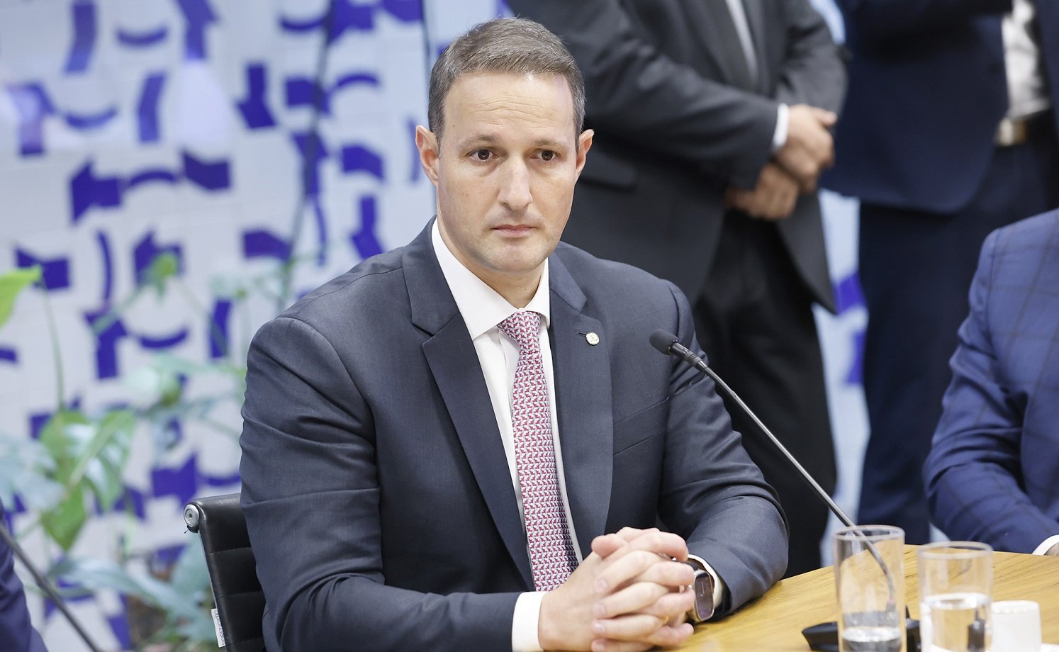 Derrite apresenta 5ª versão do relatório do PL Antifacção; veja o que muda