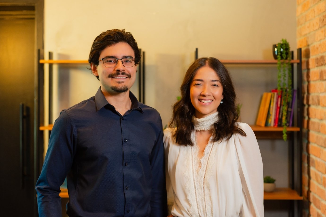 Eles têm 25 anos e resolvem a 'treta' entre líderes e a Geração Z