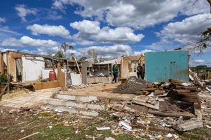 Imagem referente à matéria: Moradores relatam pânico e recomeço após tornado: 'É indescritível'
