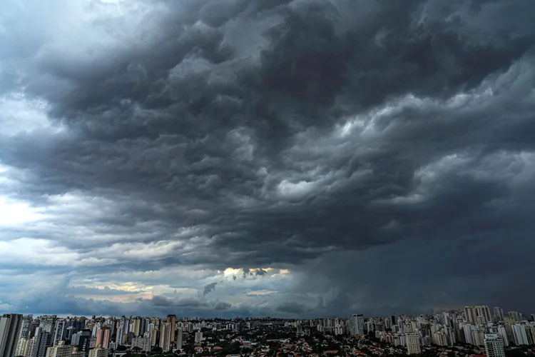São Paulo: há possibilidade de chuvas fracas e isoladas no leste do estado durante o dia (Ranimiro Lotufo Neto/Getty Images)