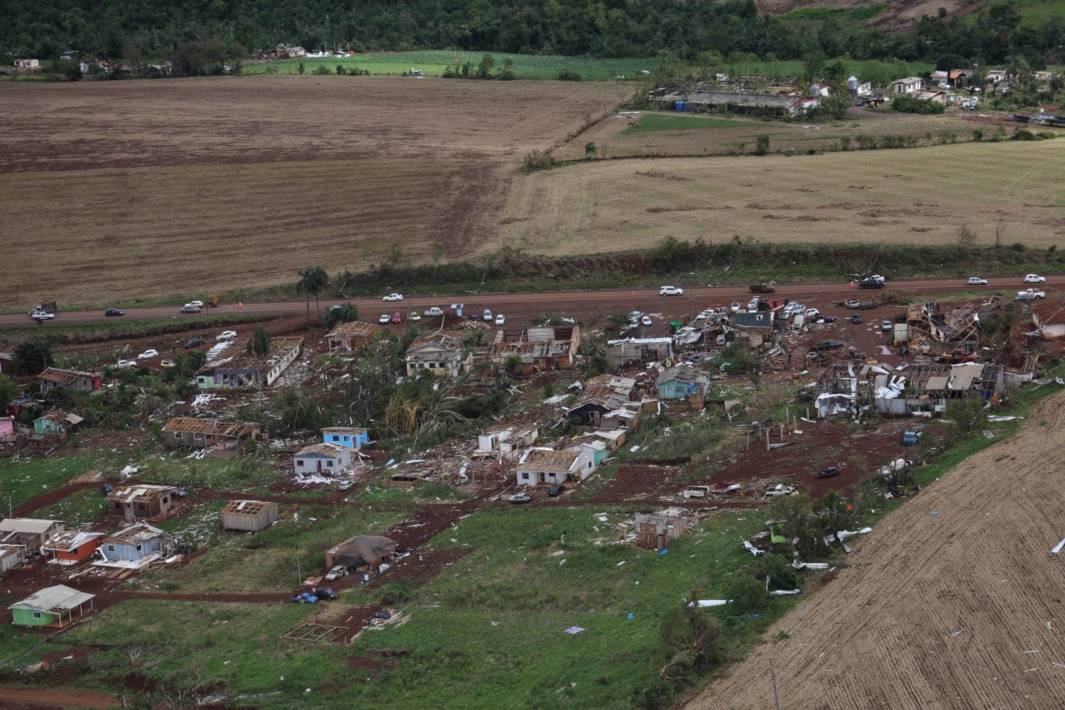 Tornado no PR: Lula lamenta mortes envia ministros para cidade destruída