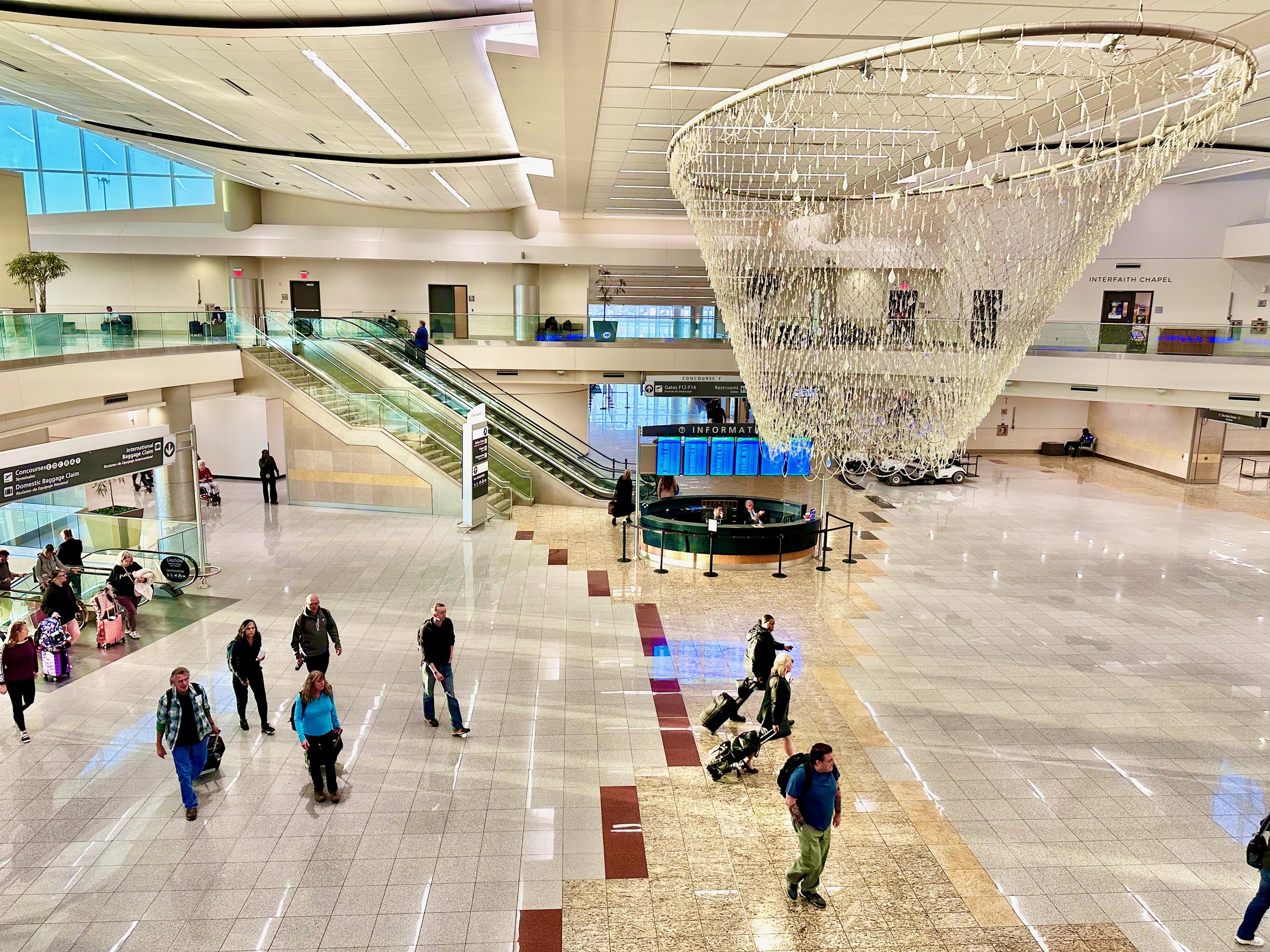 Qual aeroporto recebe mais passageiros no mundo? Veja o top 5