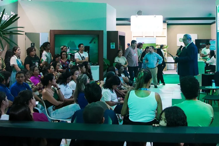 Espaço do Banco da Amazônia na Green Zone da COP30, em Belém: painéis foram disputados pelo público (Banco da Amazônia/Divulgação)